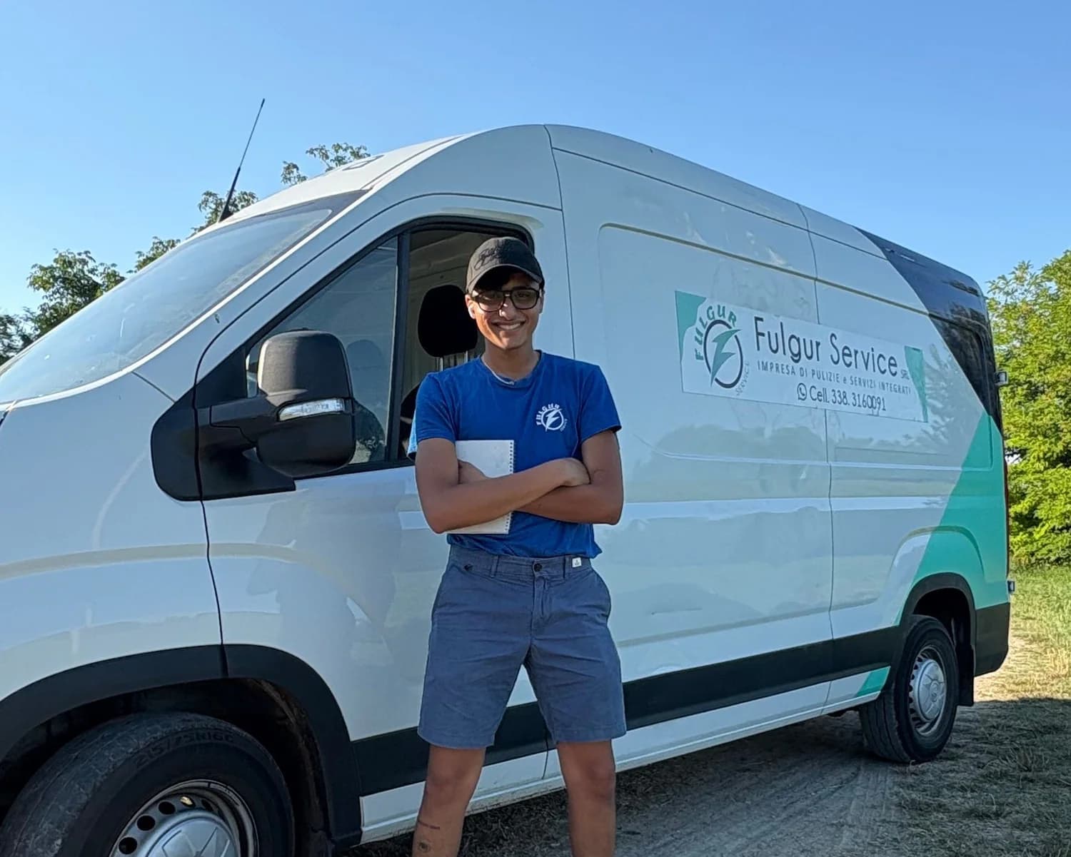Il team operativo di Fulgur Service schierato a Parma con i mezzi aziendali attrezzati